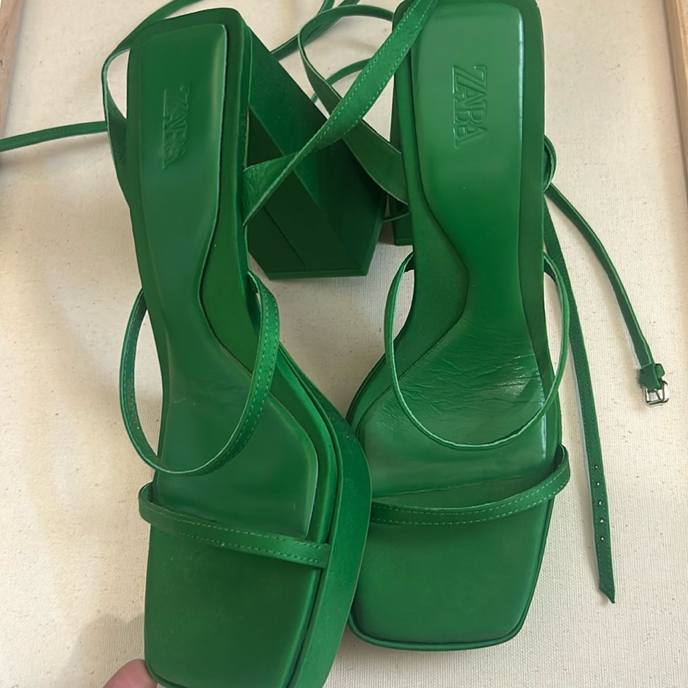 GREEN ZARA PLATFORM HEELS